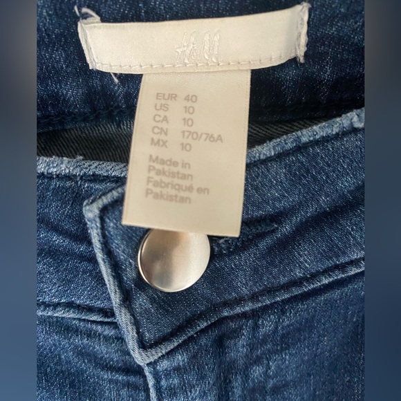 H&M distressed skinny jeans - Picture 2 of 4